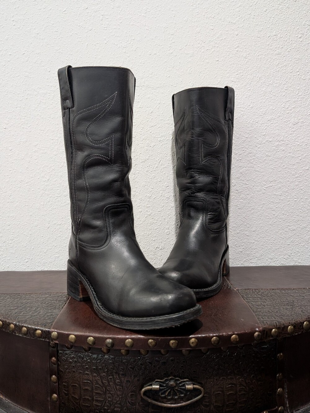 Vintage Frye Black Campus Leather Square Toe Western Boots Size 9. F Logo